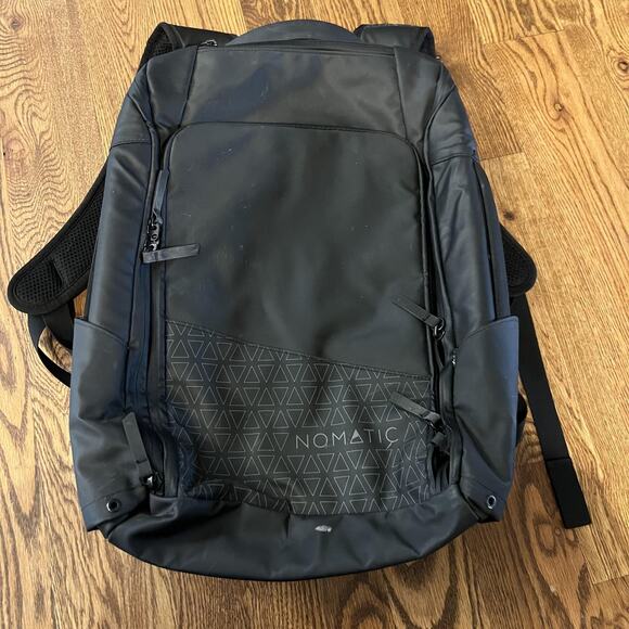 Nomatic Backpack Black Travel Laptop Work Bag Mens 20x14 Water Resistant Durable - Picture 1 of 9